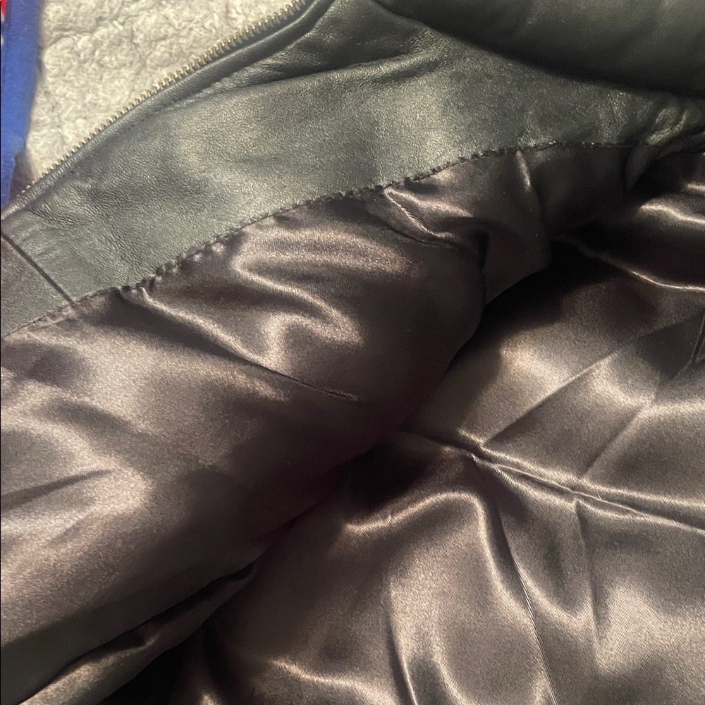 Men's or Women’s Black Puffer Vest 💯leather Fits like a large size outerwear - Picture 3 of 10